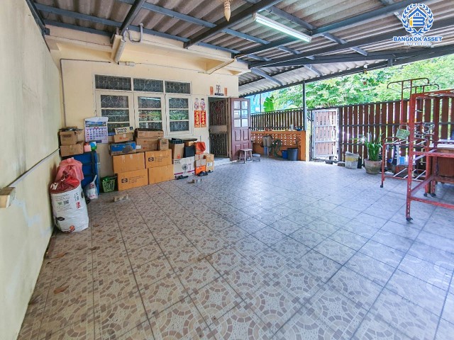 *****ทาวน์เฮ้าส์มือสองย่านกรุงเทพมหานคร ม.วัชรธานี บางแวก #หลังมุม เนื้อที่กว้างขวางถึงเกือบ 24 ตร.ว. ฟังก์ชัน 3 ห้องนอน 2 ห้องน้ำ 2 ที่จอดรถ บ้านสภาพดี บนทำเลเยี่ยม ใกล้รถรถไฟฟ้าสายสีน้ำเงิน "สถานีหลักสอง", เดอะมอลล์บางแค และทางด่วน "พรานนก-ศิริราช"